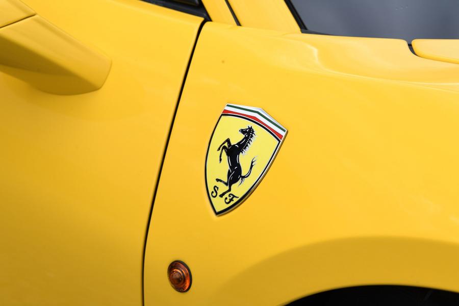 Детали экстерьера Ferrari 488 Pista 2018 года  (UK) (фото 3 из 21)
